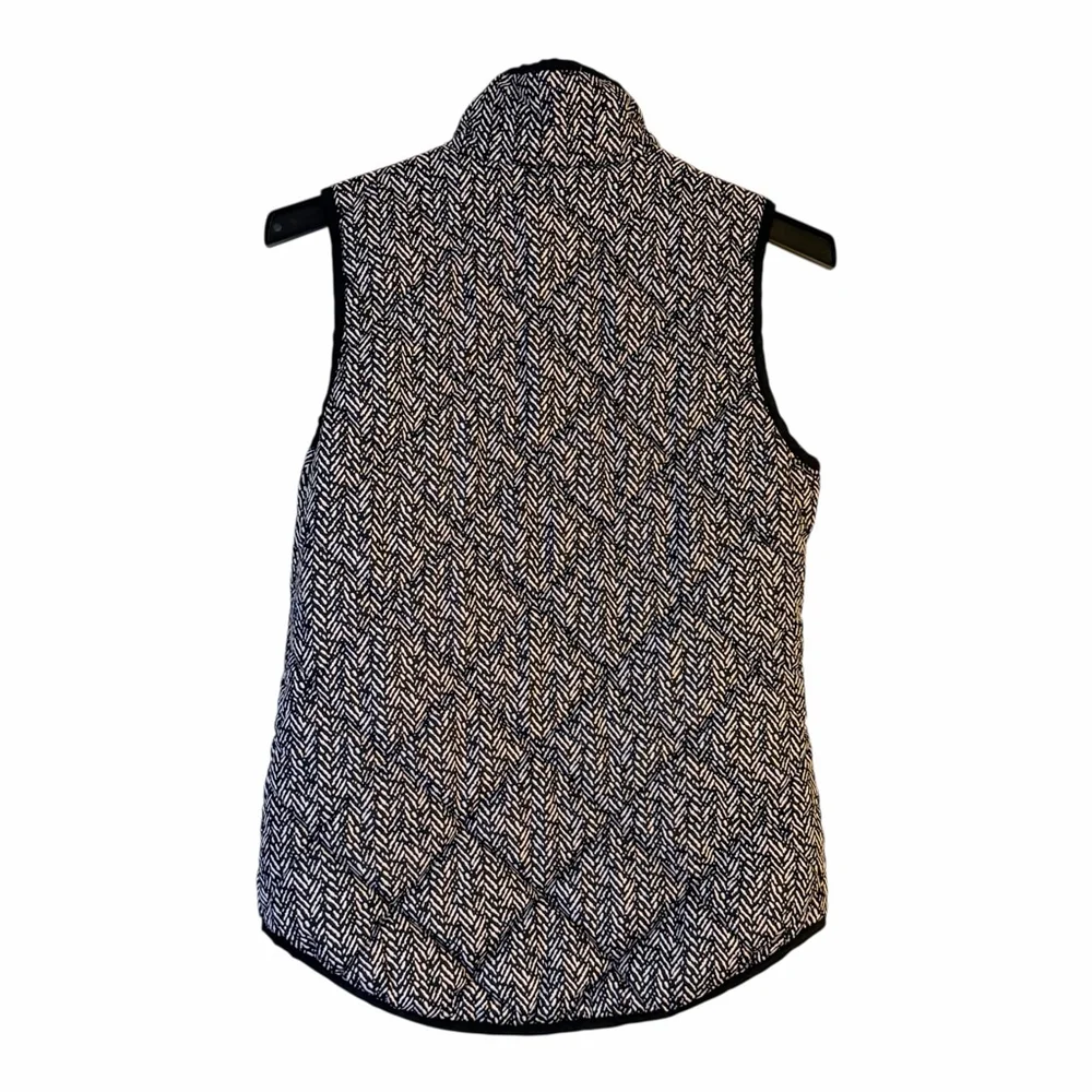 dee elle Women's Small Black & White Chevron Quilted Vest EUC b14